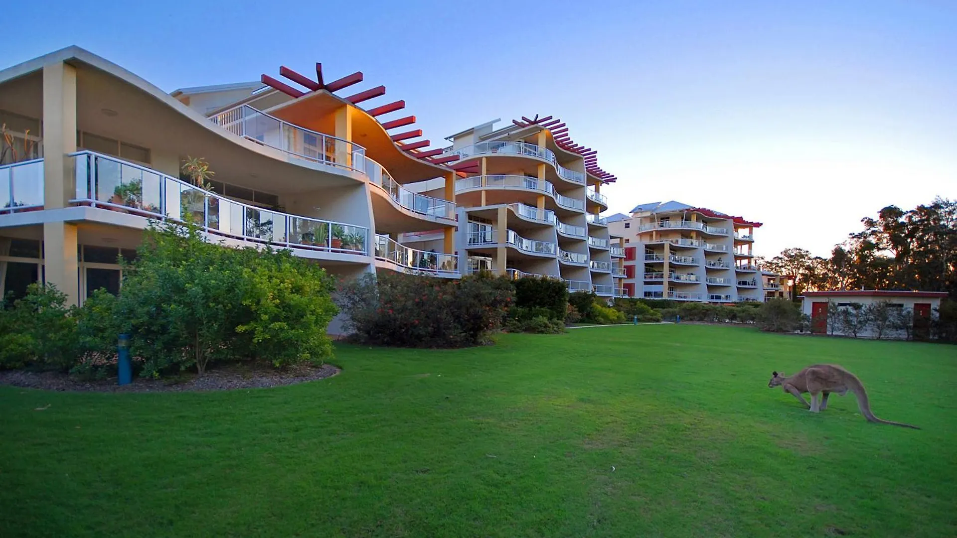 Magnolia Lane Apartments Twin Waters Aparthotel